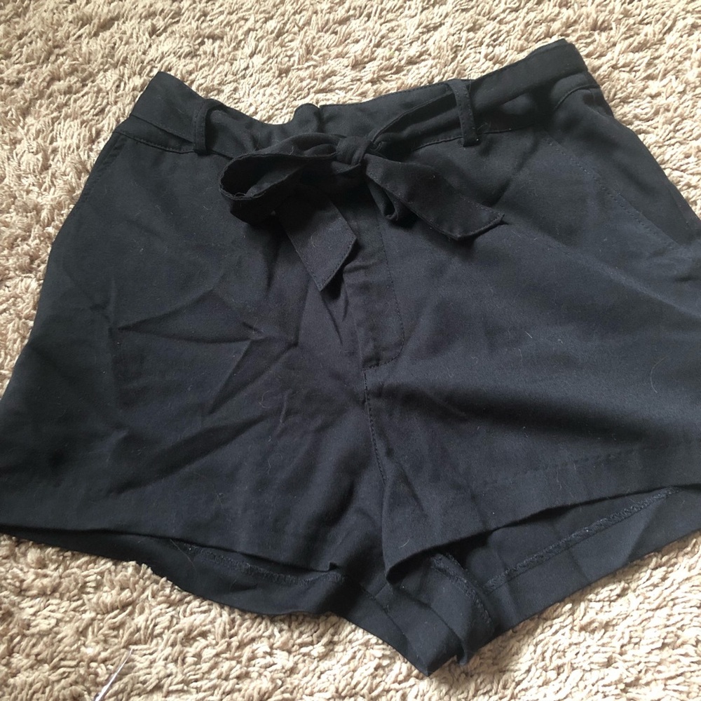 Shorts with belt